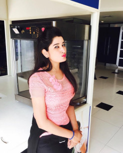 escort Riya Malhotra